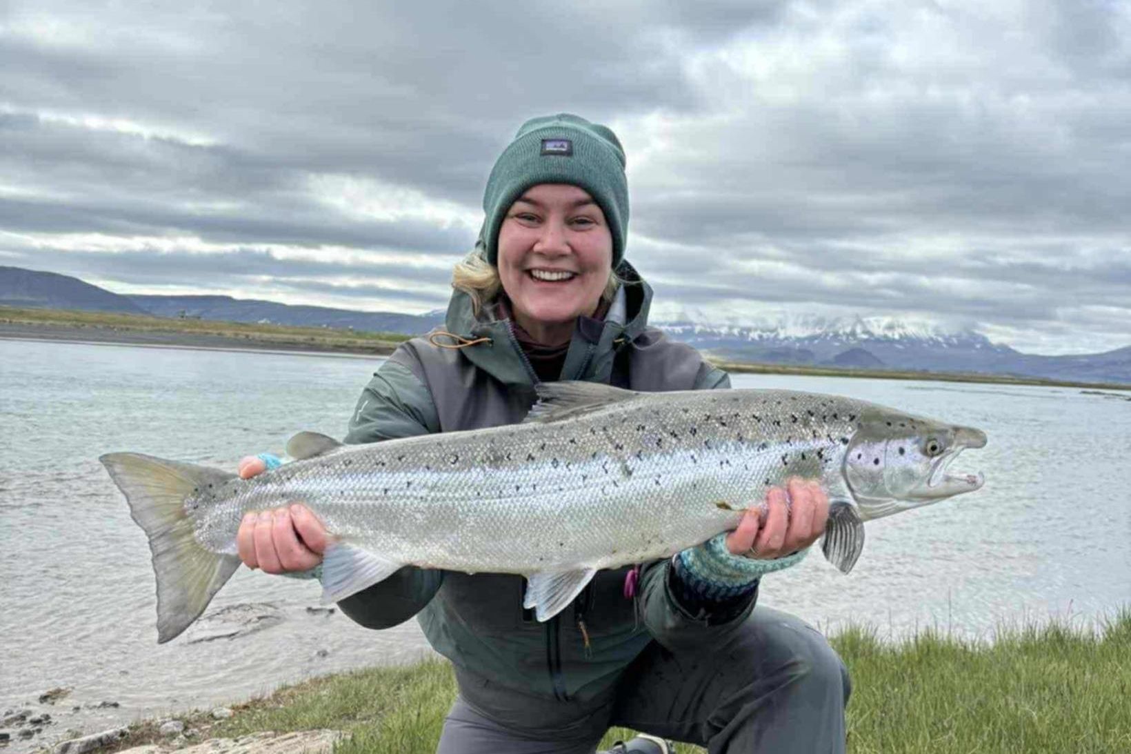 Hrönn Jónsdóttir með fyrsta laxinn úr Brennunni þetta árið. Brennan …