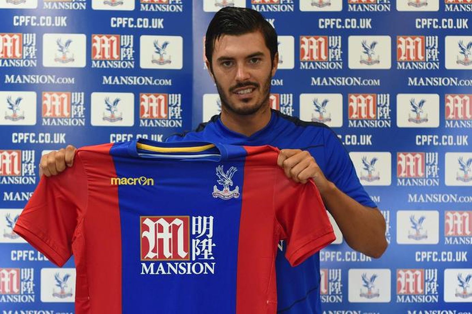 James Tomkins kominn með Crystal Palace-treyjuna.