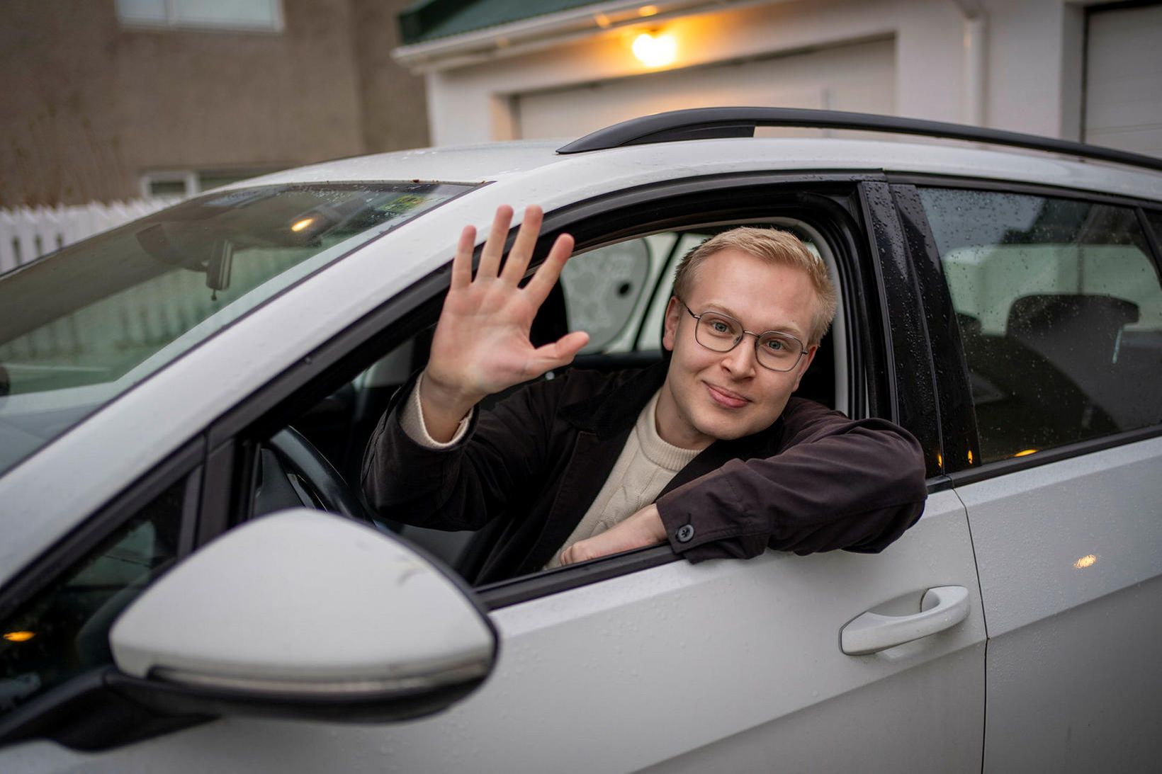 Grínið togaði í Jakob sem segir bless