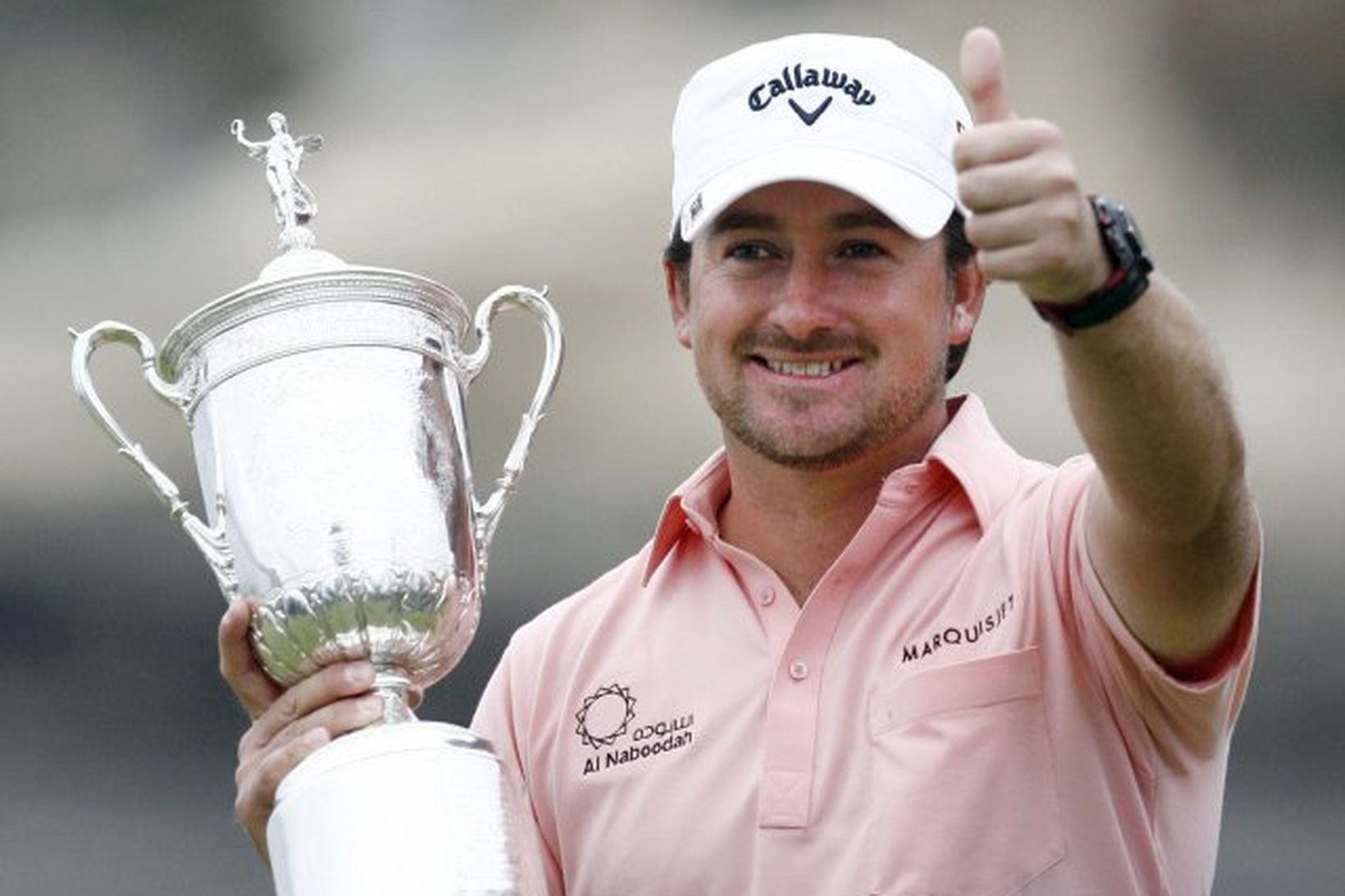 Graeme McDowell með bikarinn í mótslok.