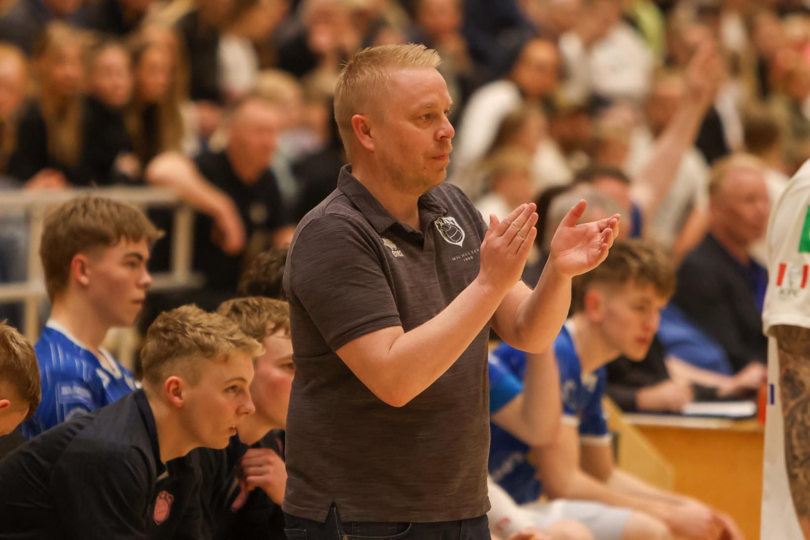 Einar Jónsson á hliðarlínunni í kvöld.