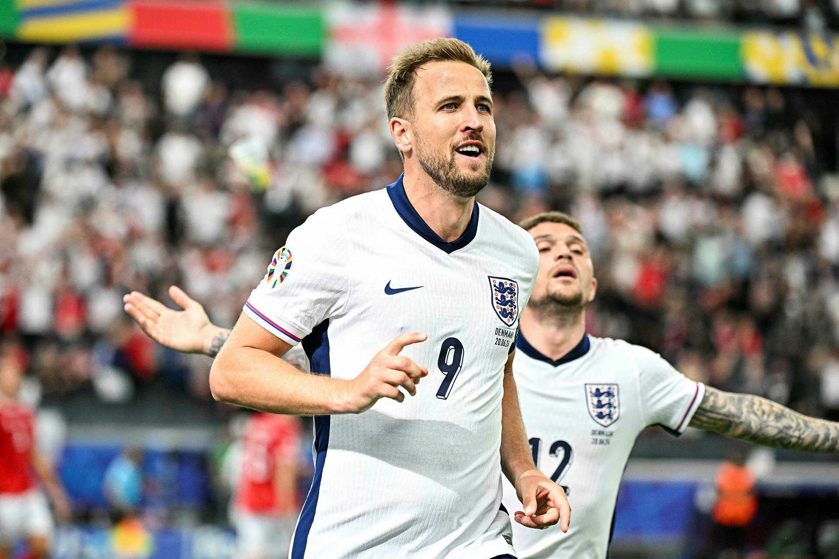 Harry Kane fagnar eftir að hafa komið Englendingum yfir í …