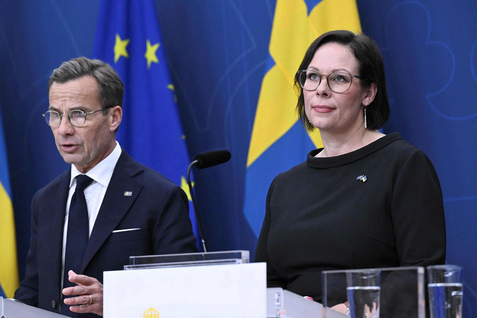 Ulf Kristersson á blaðamannafundi ásamt Maríu Malmer Stenergard fyrr í …