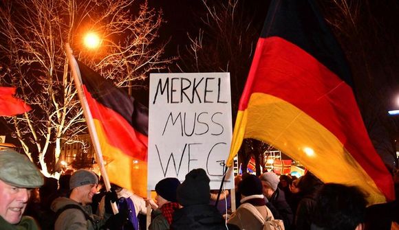Merkel sögð hafa blóðugar hendur