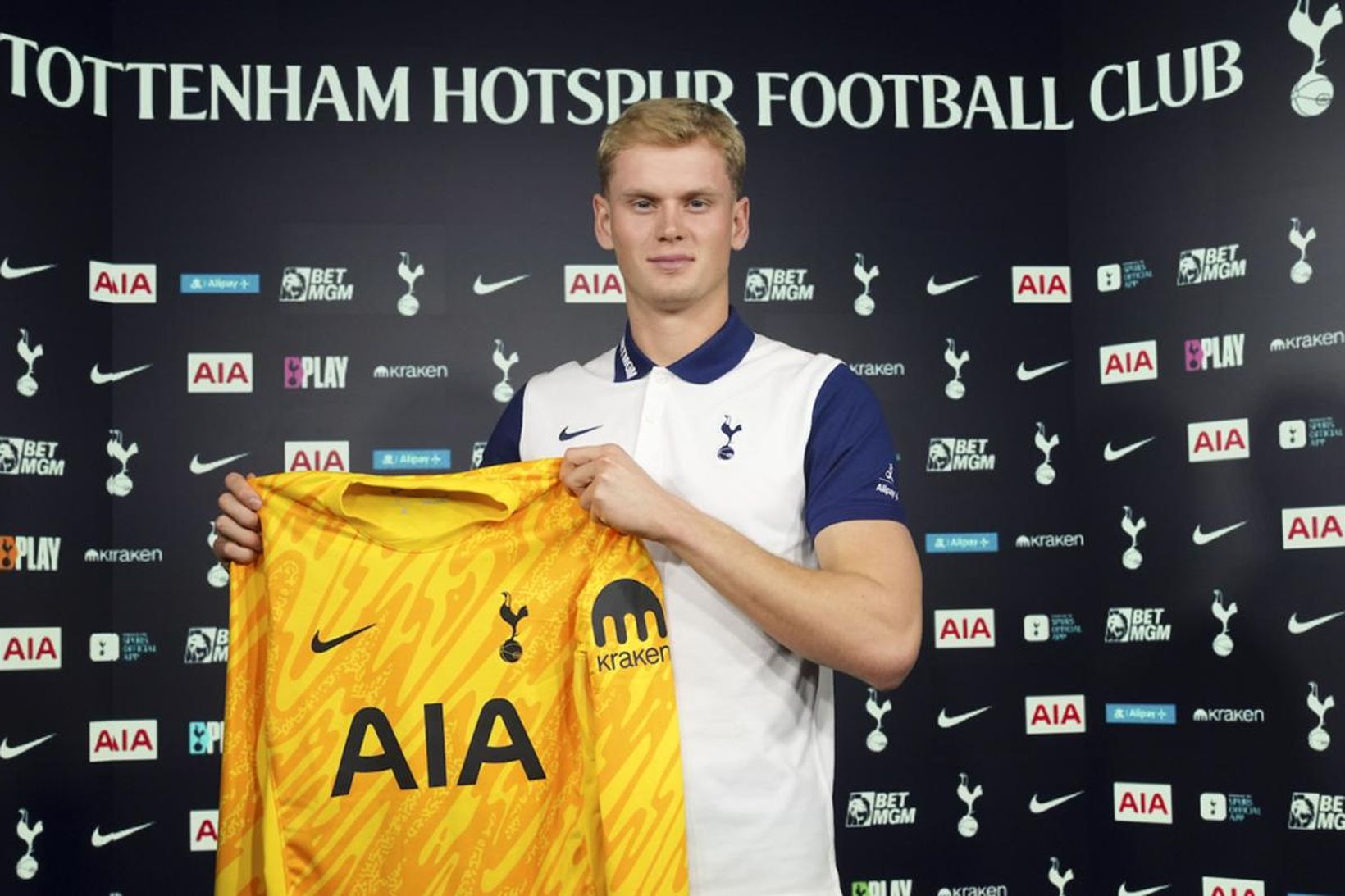 Antonin Kinsky er genginn til liðs við Tottenham.