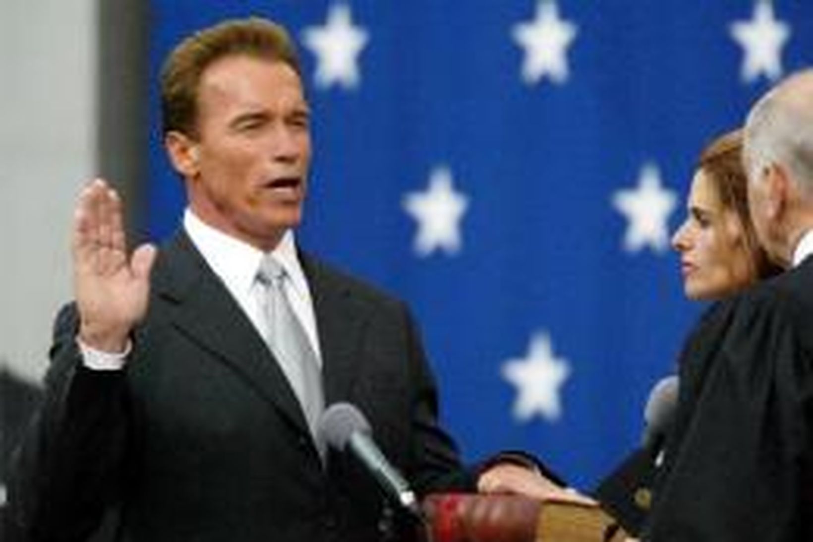 Arnold Schwarzenegger sver embættiseiðinn í kvöld.