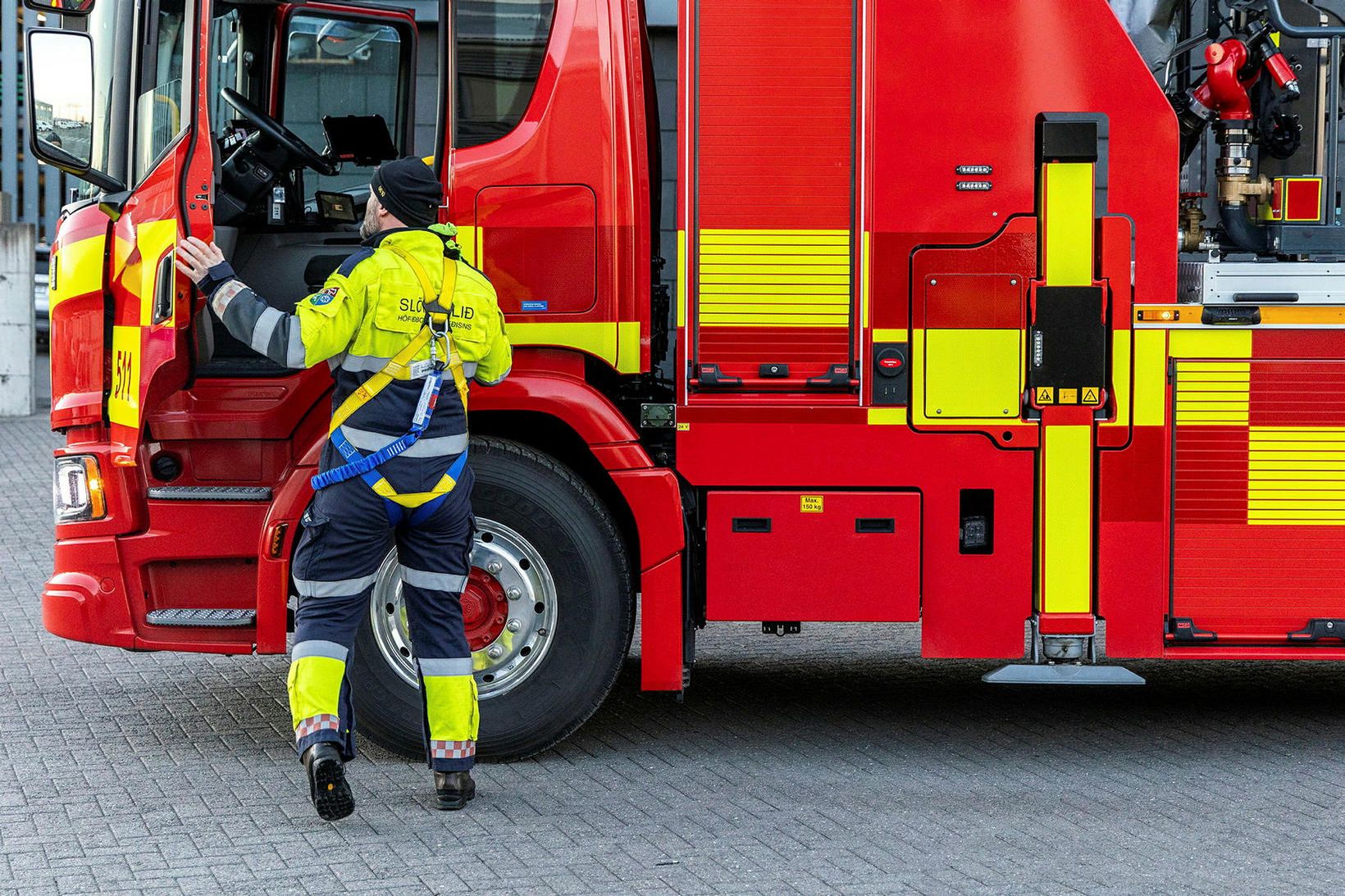 Tekist hefur að slökkva eldinn.