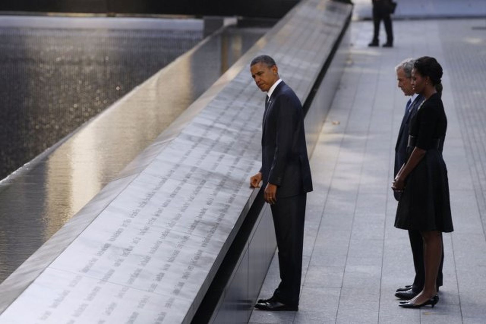 Barack Obama forseti Bandaríkjanna les nöfn þeirra sem létust í …