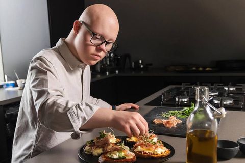 Nói Sær Guðmundsson eyðir ófáum stundum í eldhúsinu heima hjá sér á Eyrarbakka að elda …
