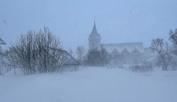 Þrjú snjóflóð og tvö þeirra yfir veg