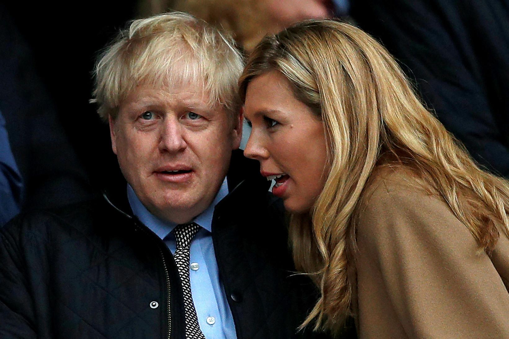 Boris Johnson og unnustan Carrie Symonds á rúgbí-leik í fyrra.