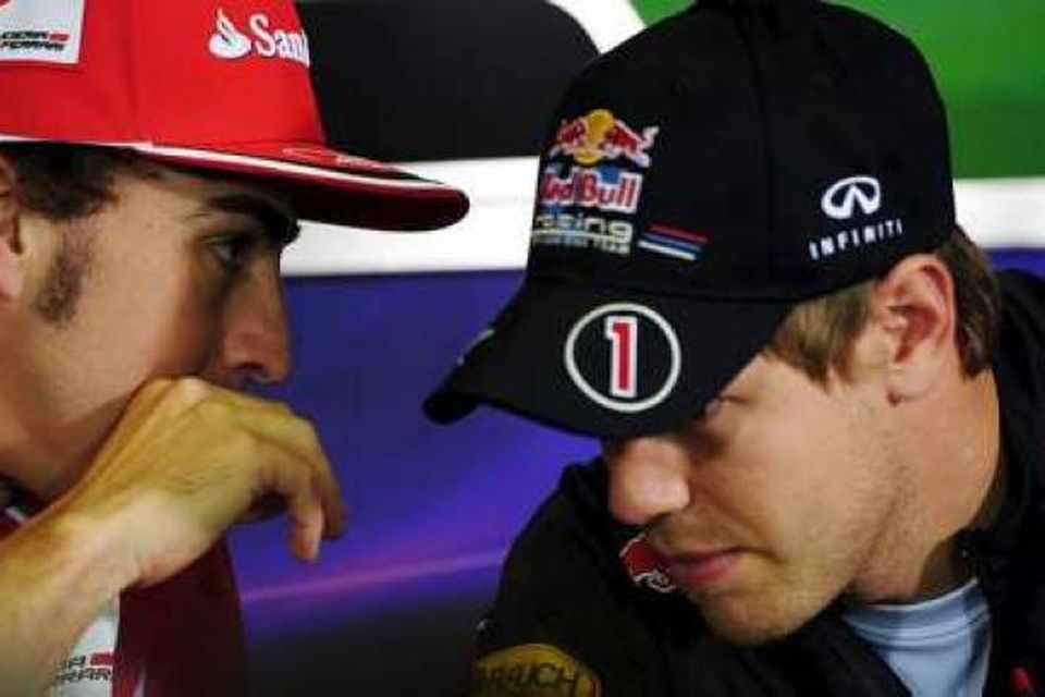 Alonso og Vettel stinga saman nefjum á blaðamannafundi í Barcelona í dag.