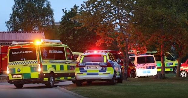 Lögregla hafði uppi mikinn viðbúnað í Södertälje eftir að sprengja sprakk þar við íbúð í …