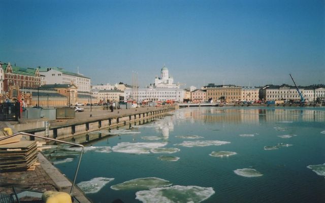 Finnska höfuðborgin Helsinki og dómkirkjan Helsingi toomkirik fyrir miðri mynd. Um 2.000 finnsk fyrirtæki eru …