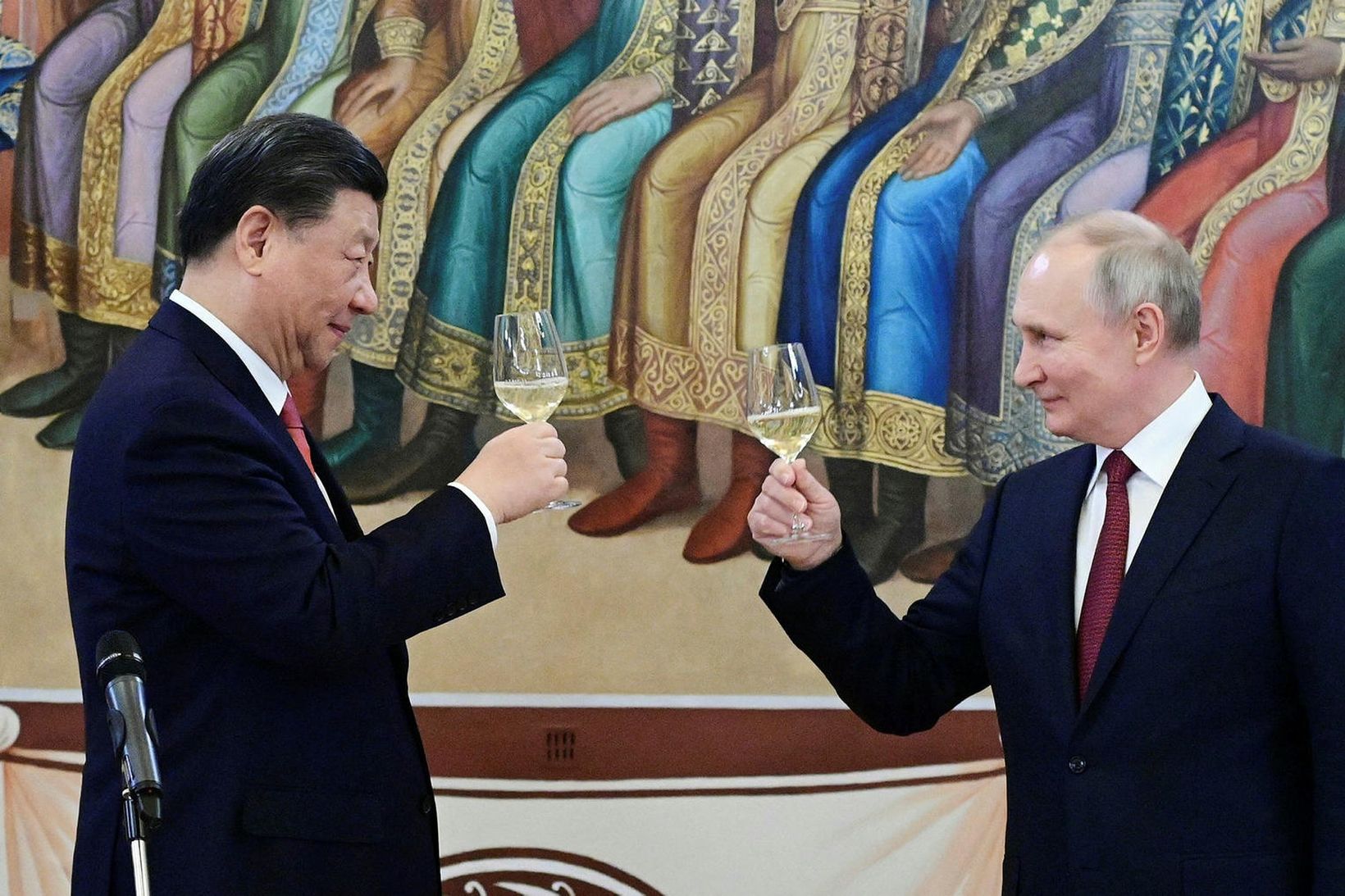 Vla­dimír Pútín Rúss­lands­for­seti og Xi Jinping, forseta Kína í Kreml …