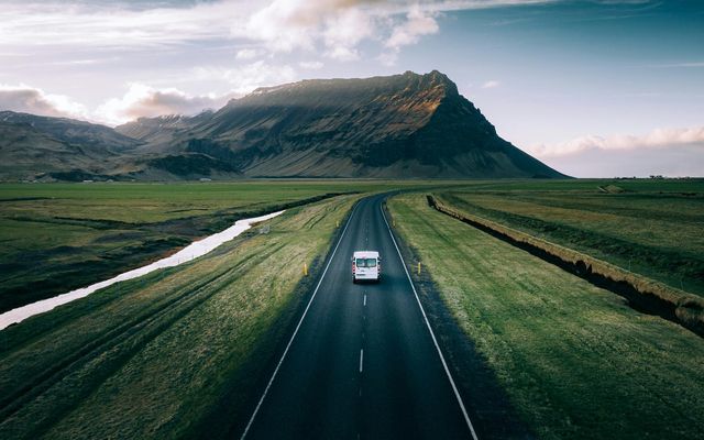 Mikil fegurð blasir við undir Eyjafjöllunum þegar keyrt er um hringveginn.