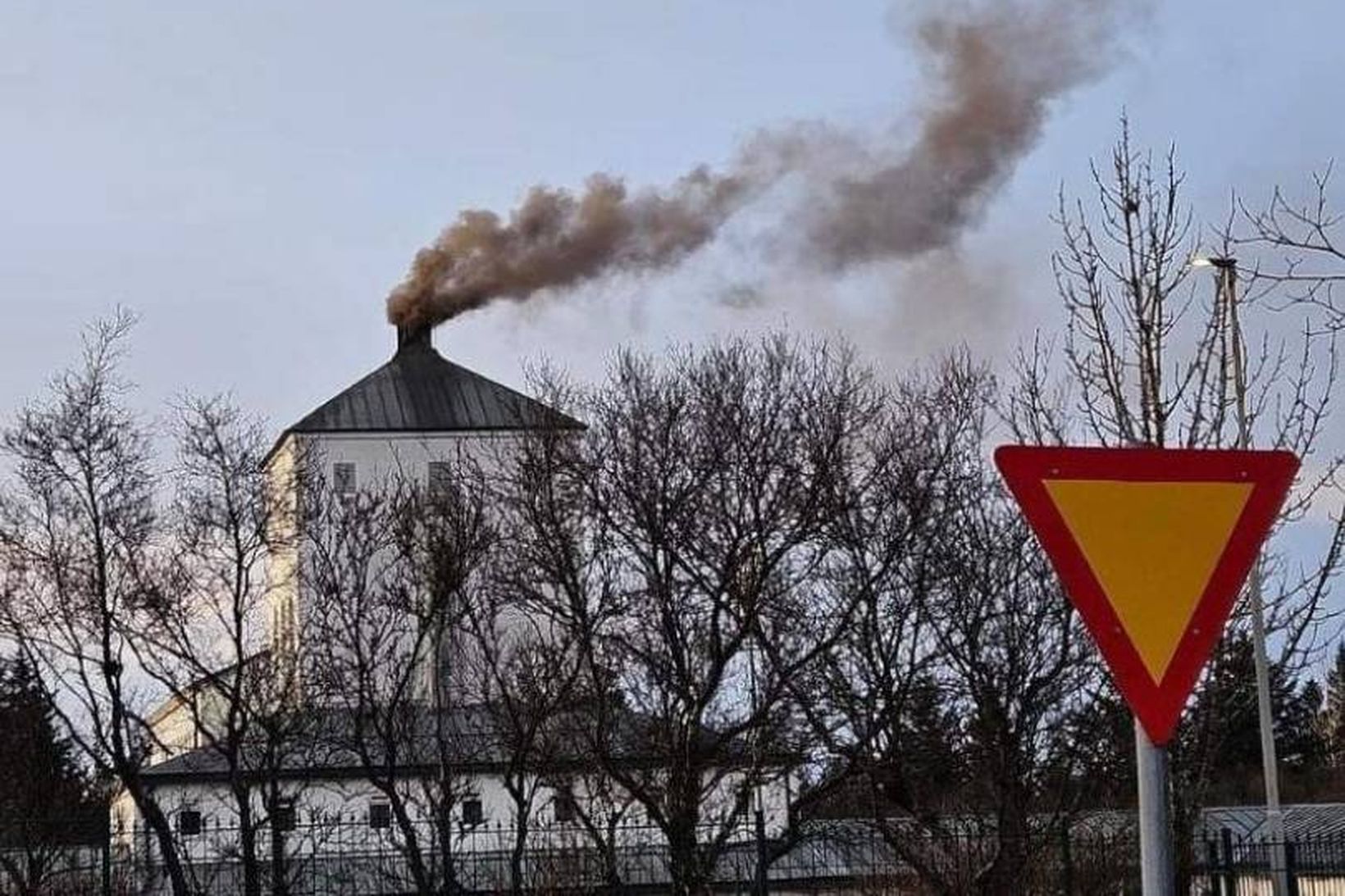 Bálstofan starfi á nóttunni