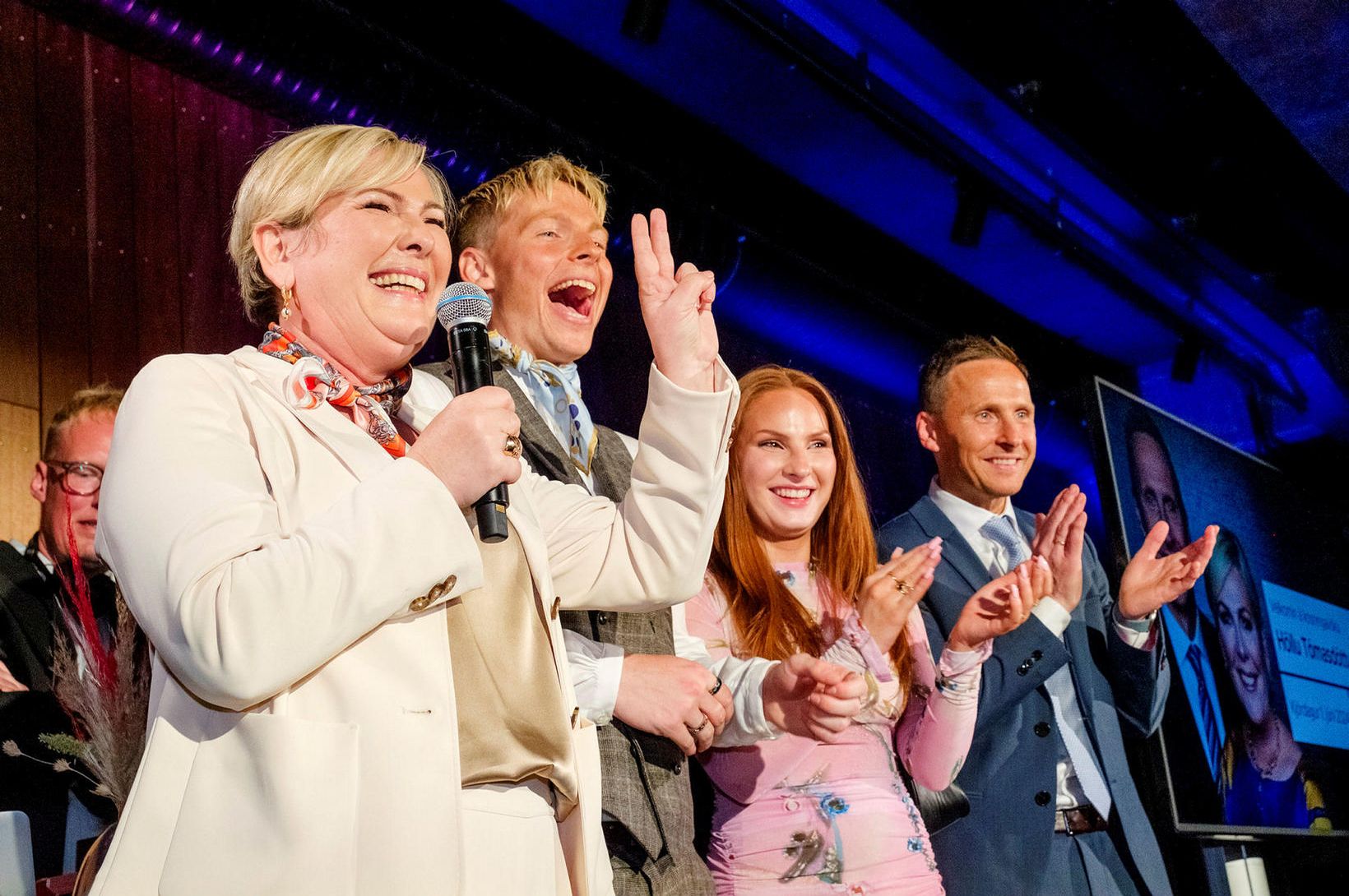 Halla: „Höldum ótrauð áfram með klút um háls“