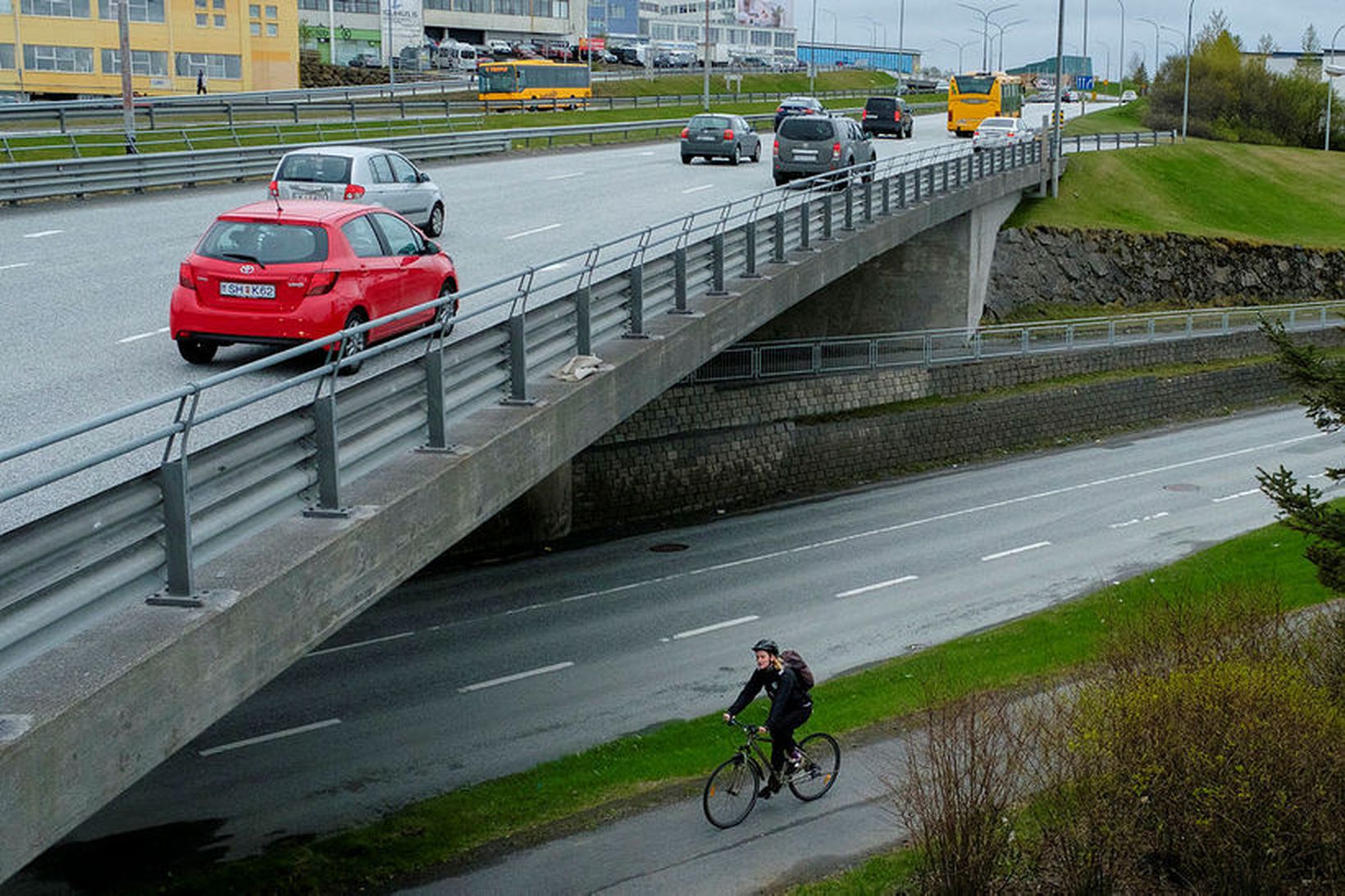 Landinn nýtir hvítasunnuna til þess að ferðast og njóta lífsins.