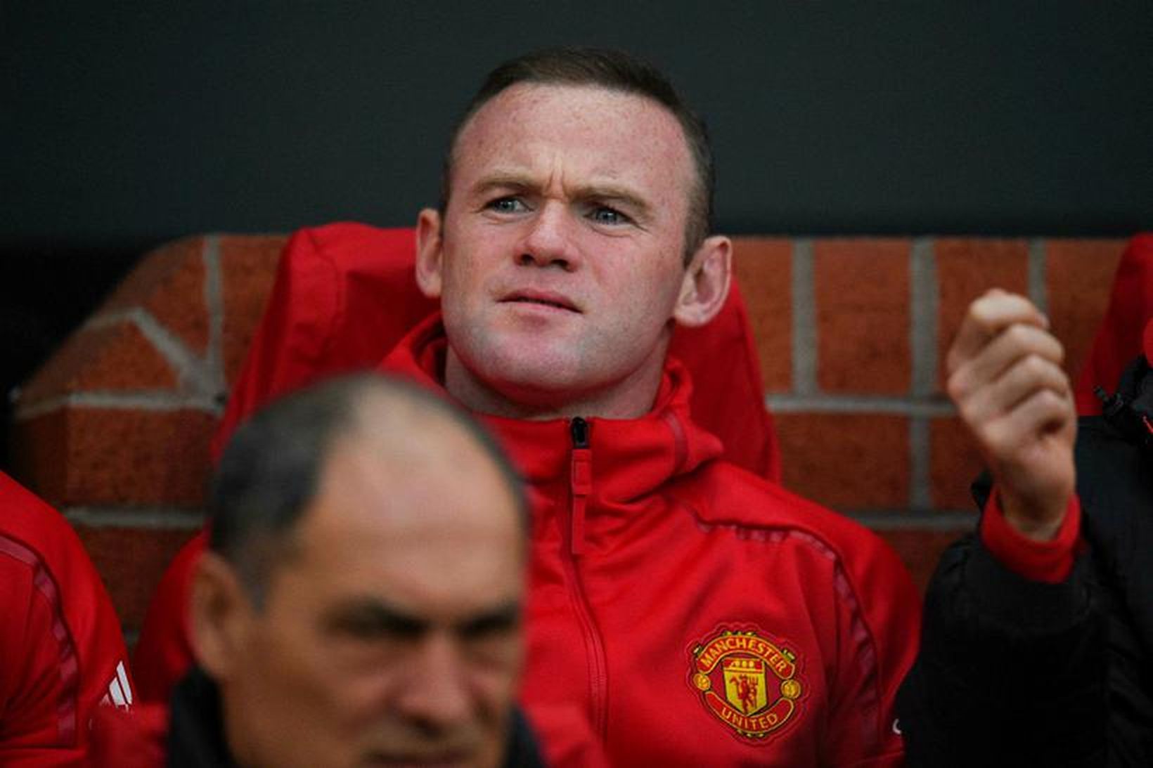 Rooney á varamannabekknum í kvöld.