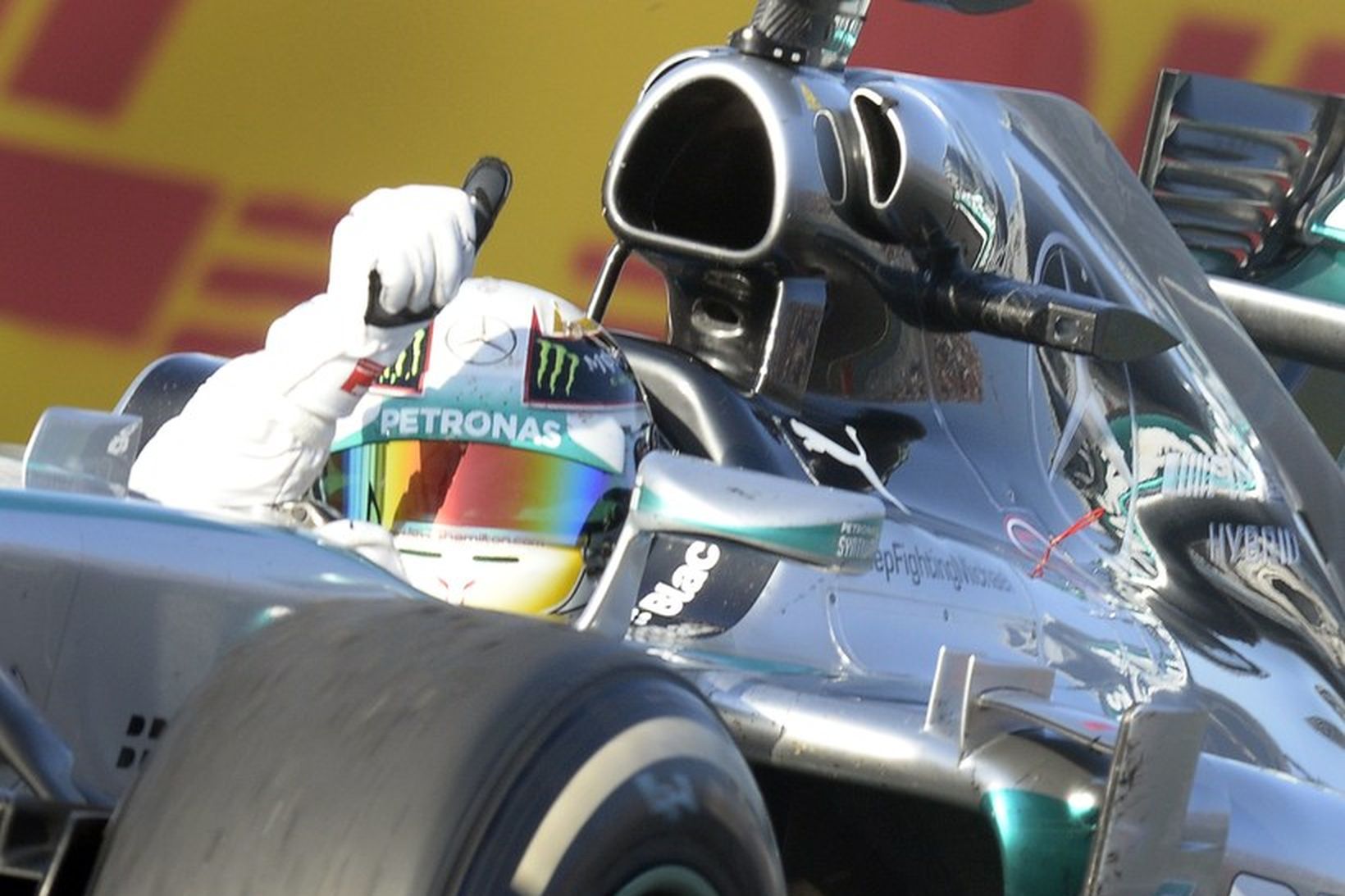 Lewis Hamilton sigrar í rússneska kappakstrinum á Mercedesebílnum og með …