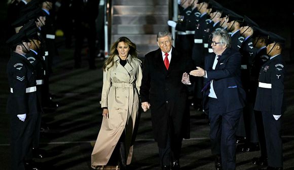 Trump-hjónin lent í Bretlandi
