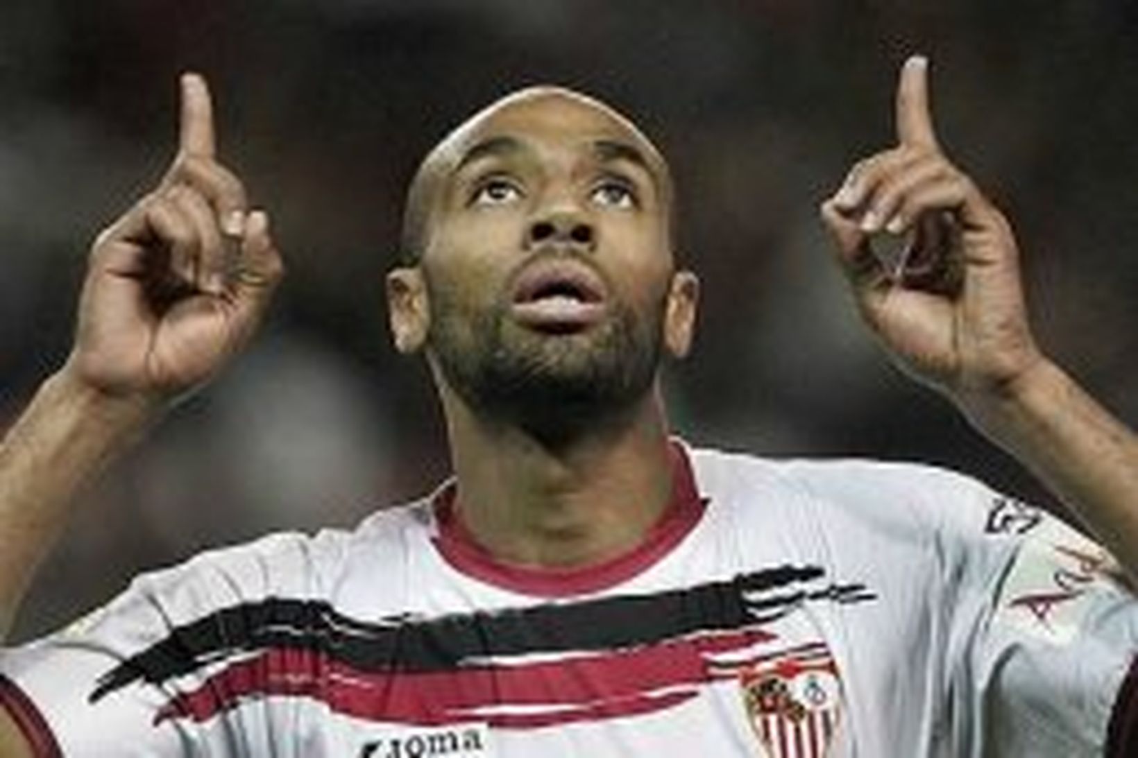 Frederic Kanoute fagnar fyrra marki sínu fyrir Sevilla í kvöld.