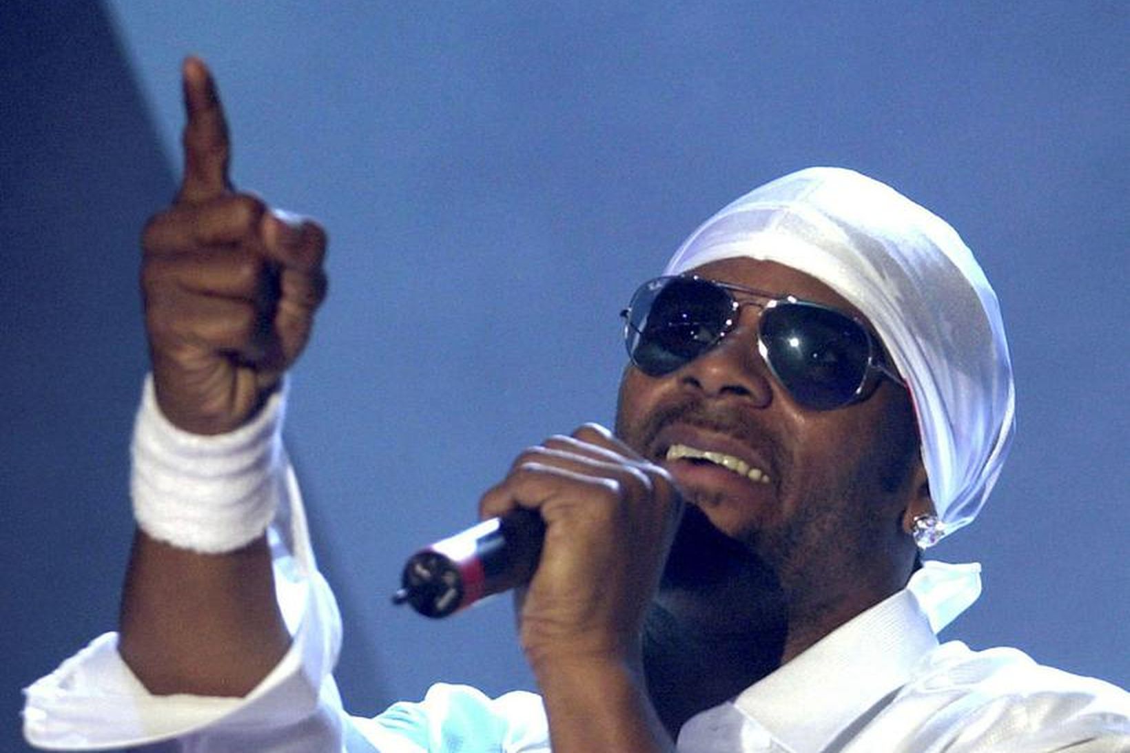 R. Kelly er einn vinsælasti R&B söngvari allra tíma.