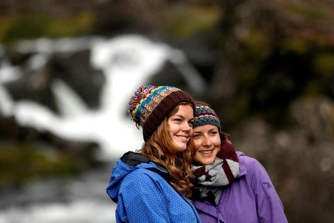 Tourists at Öxarárfoss at Þingvellir.