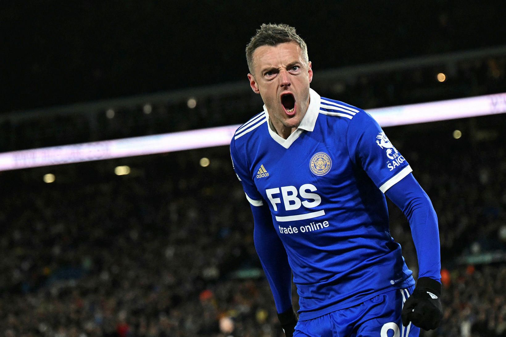 Jamie Vardy fagnar jöfnunarmarki sínu í kvöld.