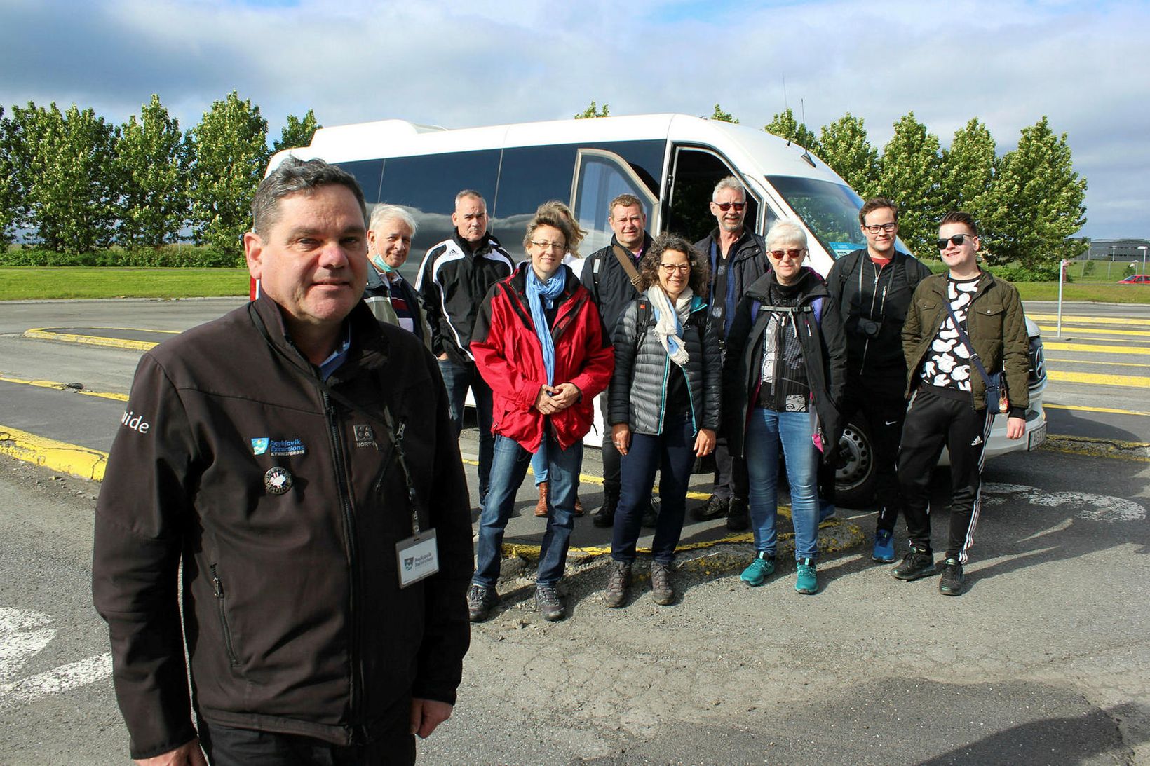 Lagt af stað. Halldór Björnsson leiðsögumaður lengst til vinstri.