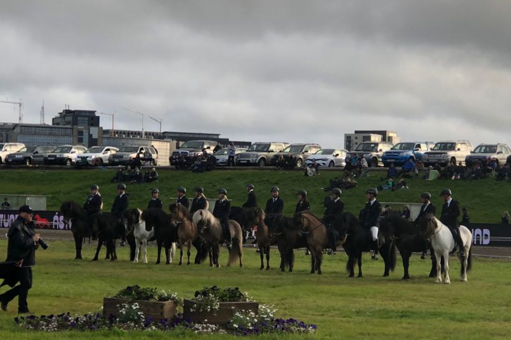 Heiðursverðlaunahestarnir stilltu sér upp.