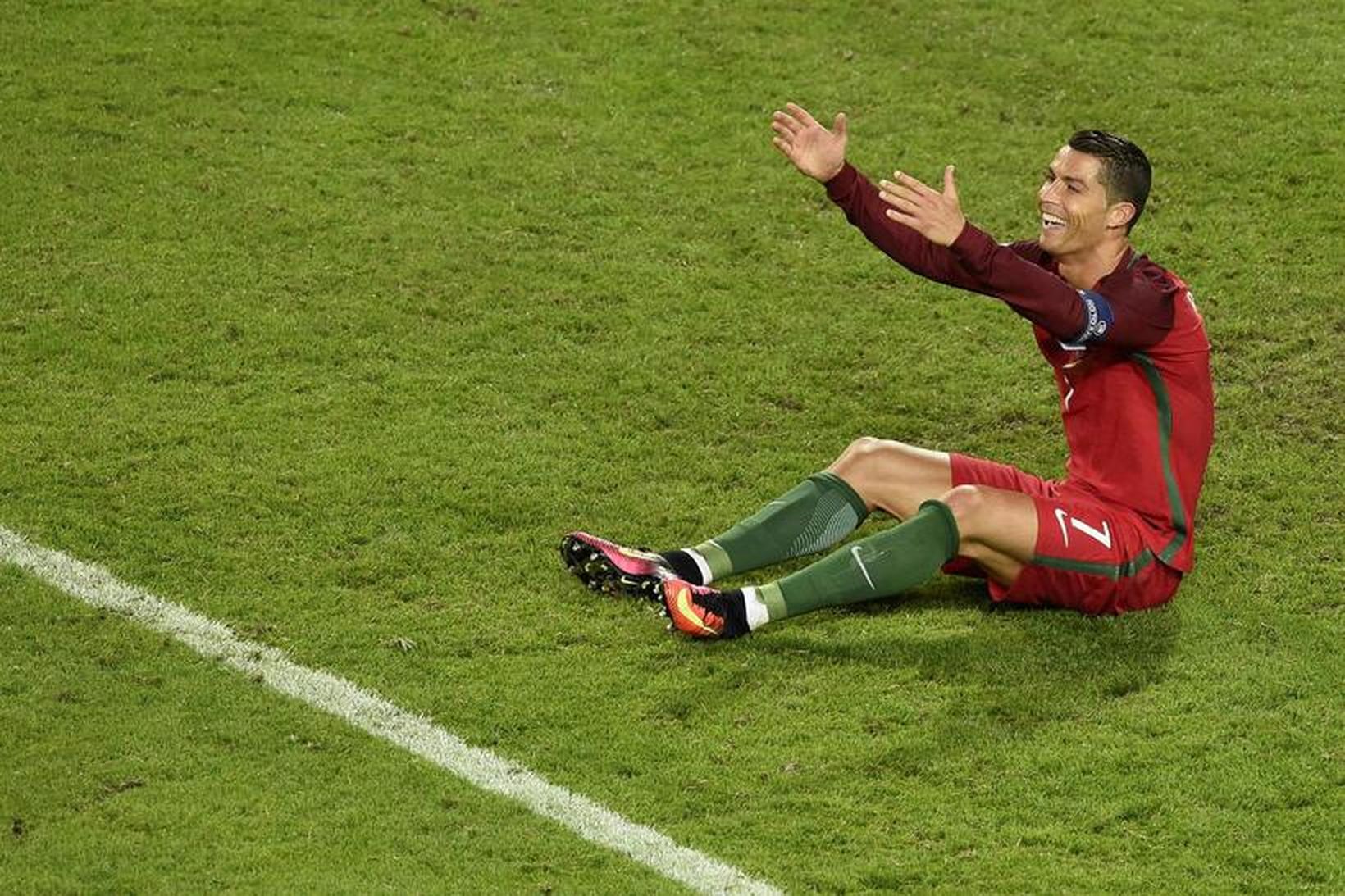 Ronaldo var sár og svekktur eftir leikinn í gær.