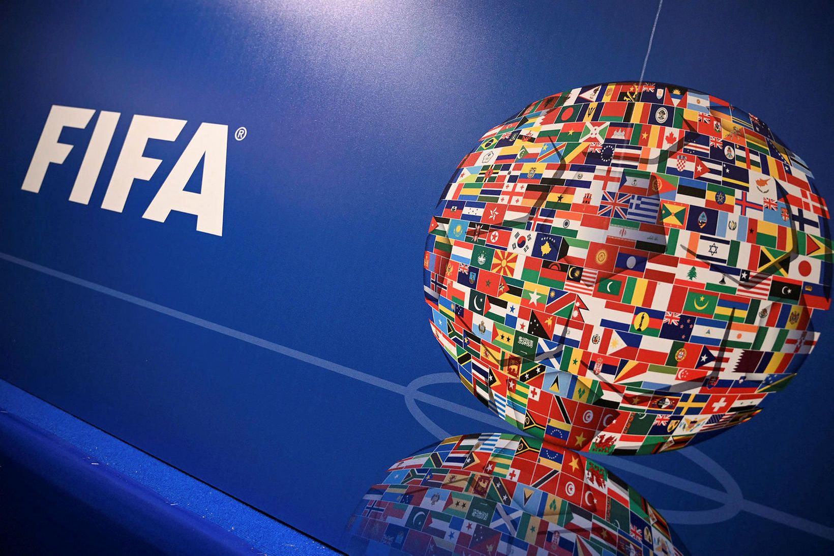 FIFA hefur verið harðlega gagnrýnt fyrir ákvörðun sína.