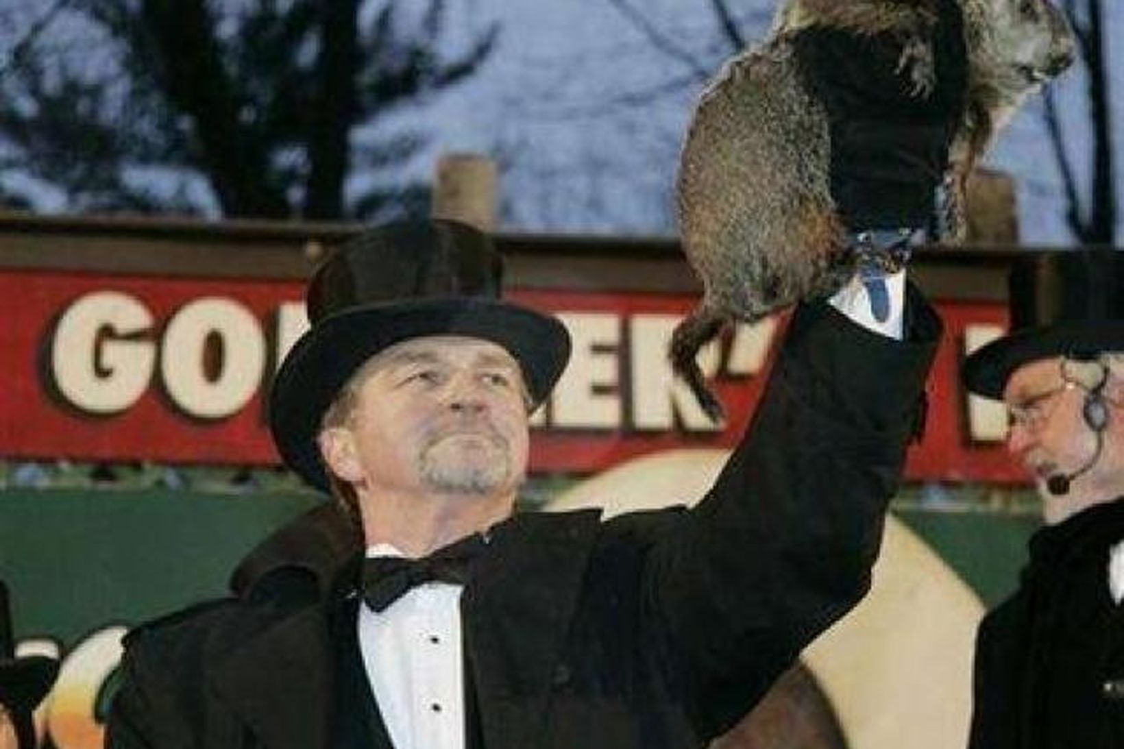 Punxsutawney Phil kynnir spá sína gær.