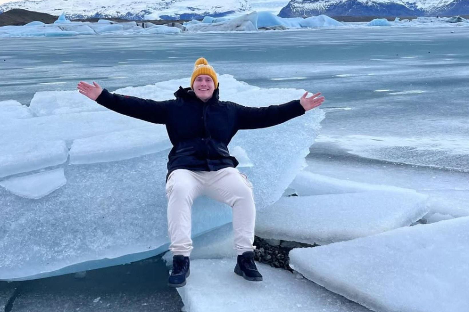 Jannis ferðast mikið og finnst Ísland æðislegt en fáránlega dýrt …