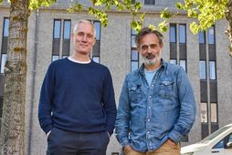 Ólafur Jóhann Ólafsson og Baltasar Kormákur með Þjóðleikhúsið í baksýn.