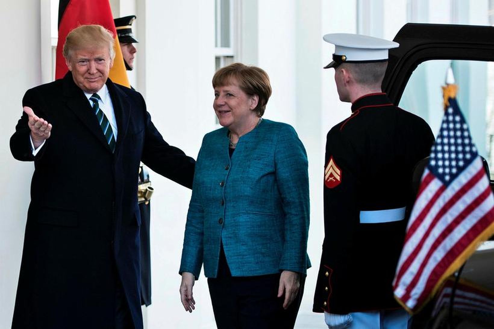 Trump tók á móti Merkel, kanslara Þýskalands, í Hvíta húsinu …
