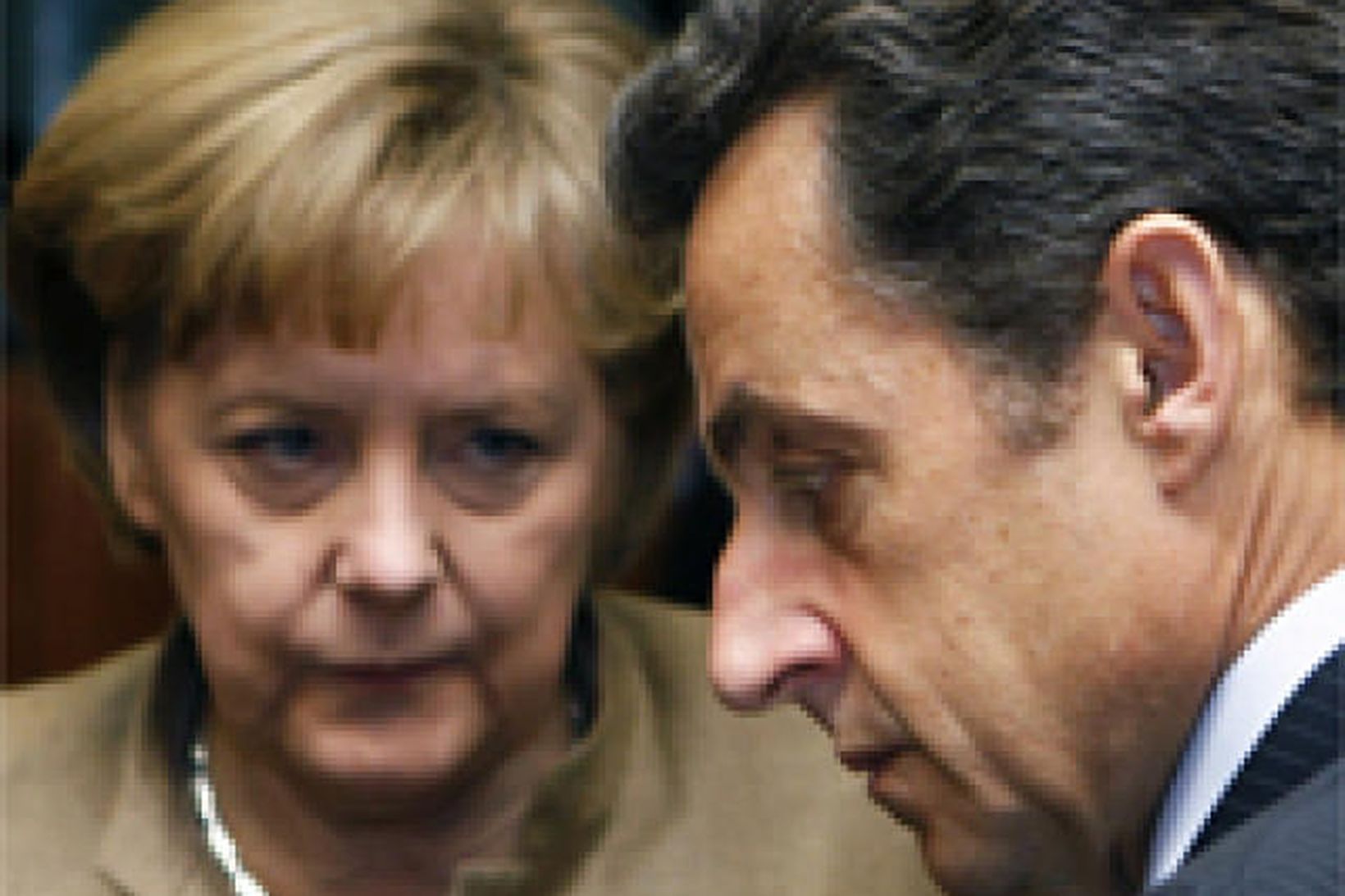 Angela Merkel og Nicolas Sarkozy í Brussel.
