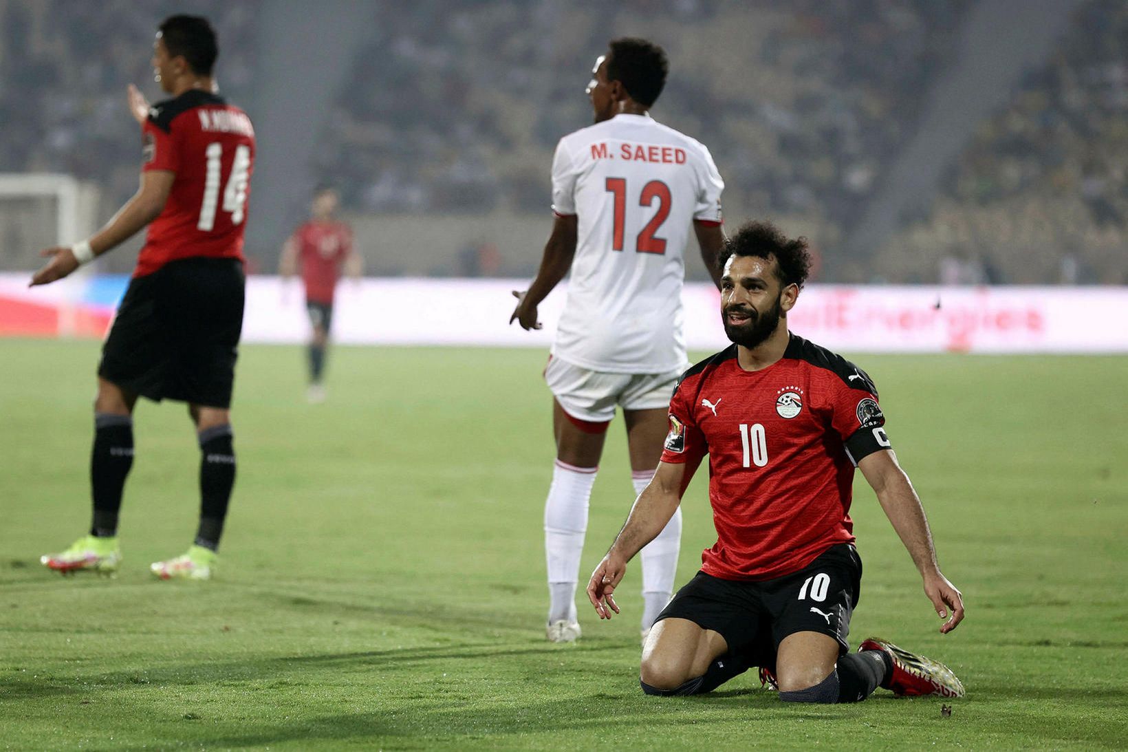 Mohamed Salah fagnar sigurmarki Egypta í kvöld.