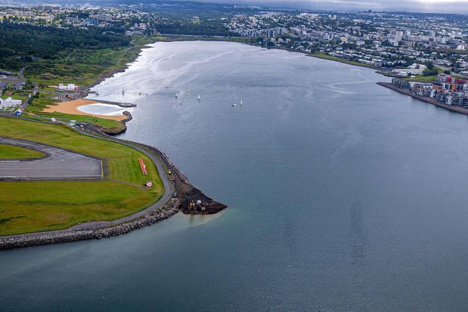 Fossvogsbrú á að tengja Reykjavík og Kópavog og er aðeins …