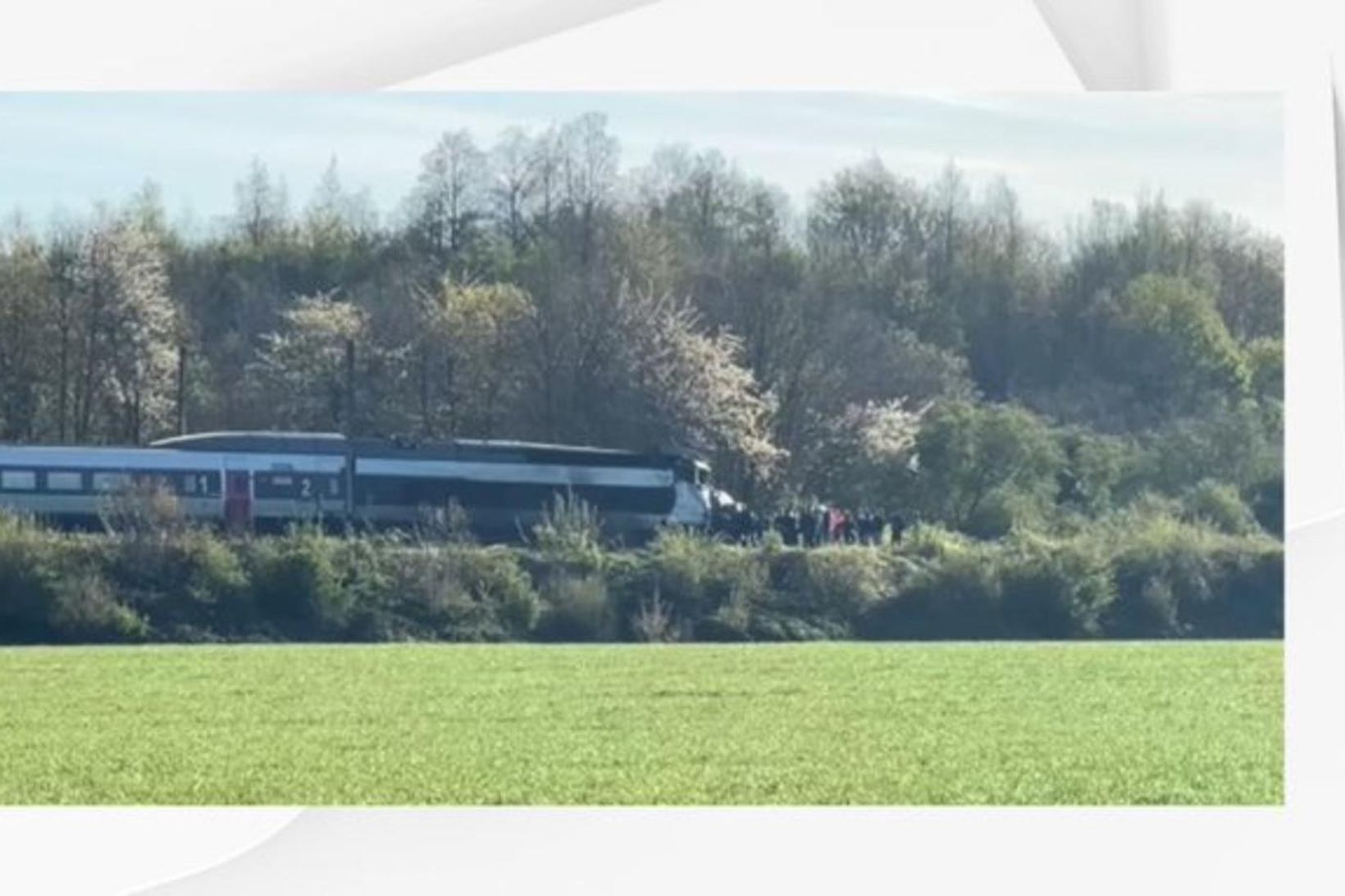 Einn látinn og á þriðja tug slasaðir eftir lestarslys