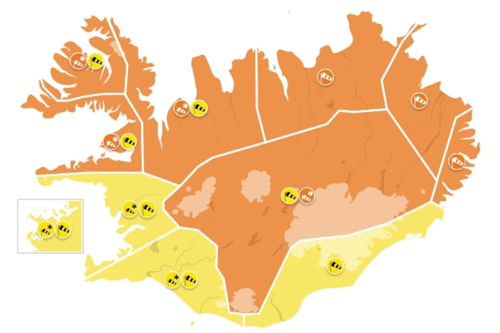 Appelsínugular viðvaranir taka gildi víða á landinu í dag.