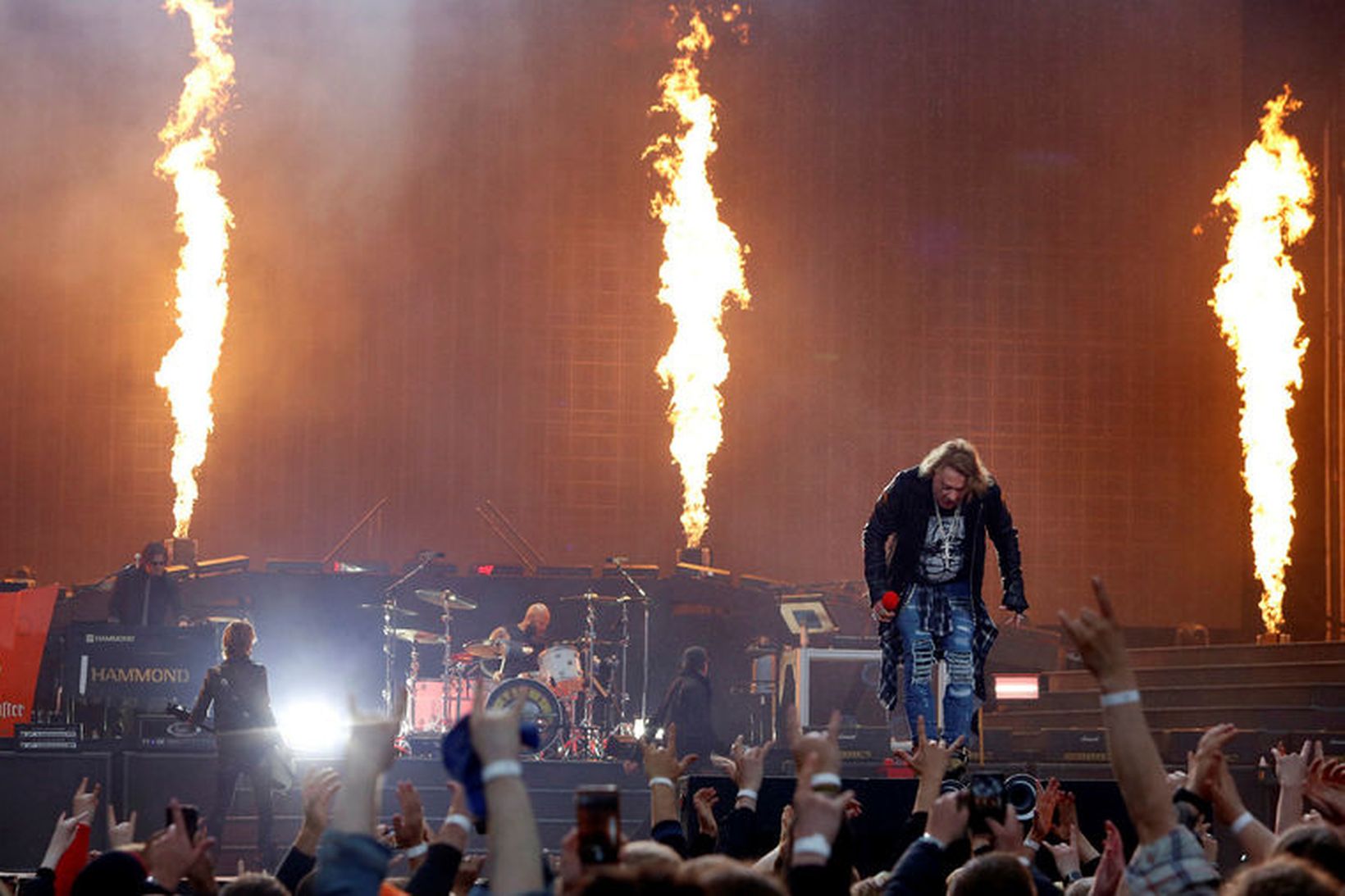 Meðlimir Guns N' Roses voru á eldi.