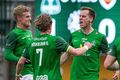 Kópavogur Anton Logi Lúðvíksson og Höskuldur Gunnlaugsson fagna Viktori Erni Margeirssyni eftir að hann kom Blikum í 2:0 gegn Víkingi.