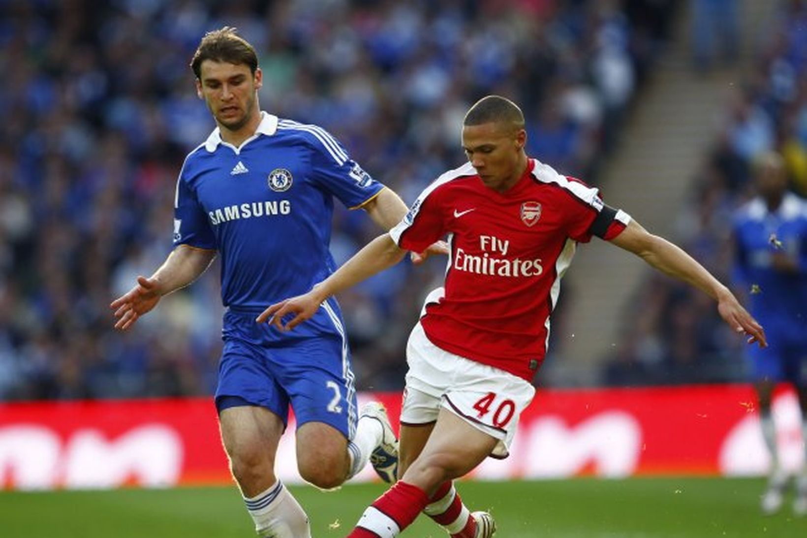 Kieran Gibbs verður með Arsenal gegn Standard.