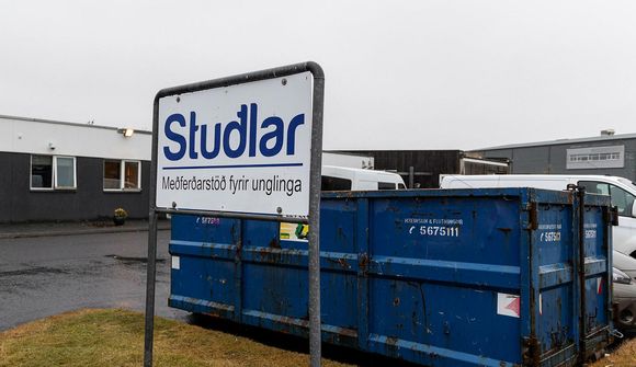 Hótað því að dóttirin yrði vistuð í fangageymslu