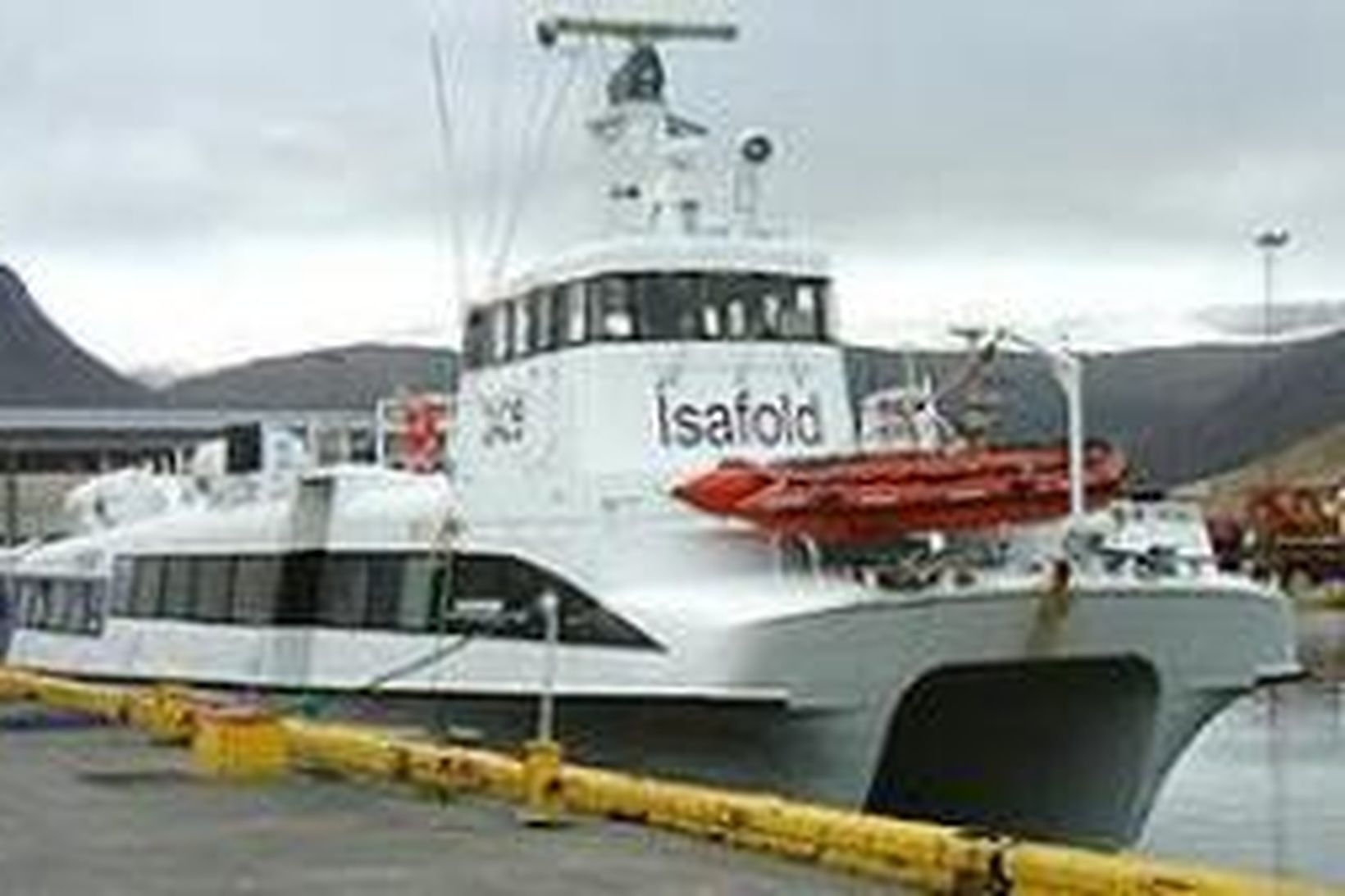 Ísafold við bryggju á Ísafirði.