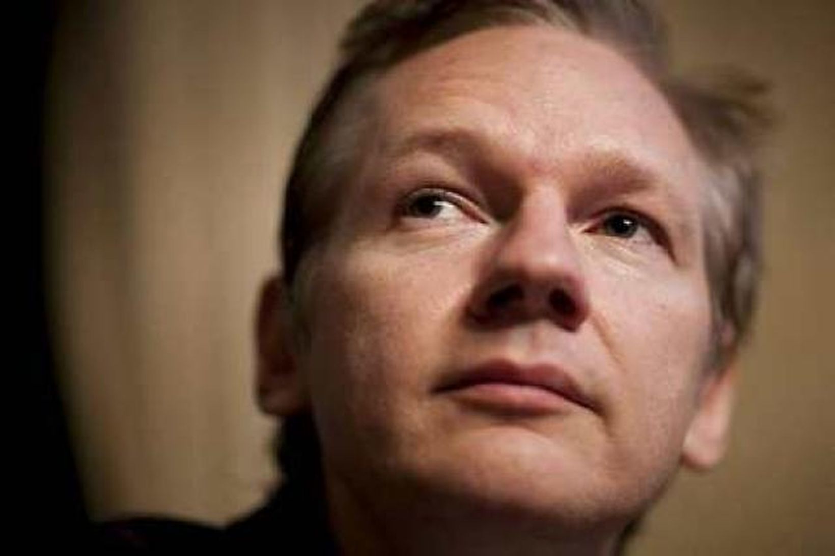 Julian Assange stofnandi WikiLeaks á blaðamannafundi í Genf