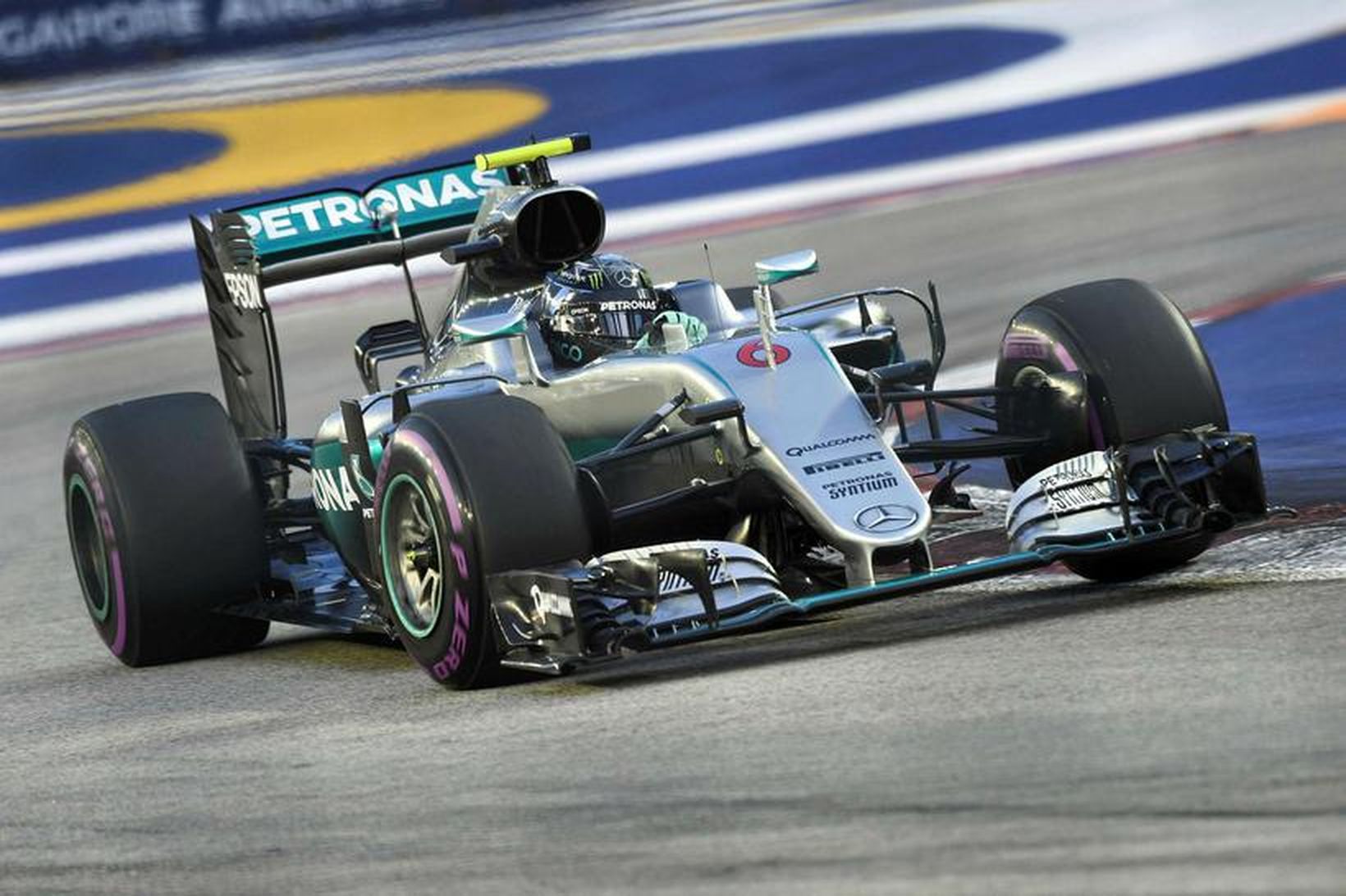 Nico Rosberg á leið til fyrsta sætis í tímatökunni í …